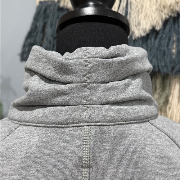 Lululemon Gray Activewear Zip Up Sweatshirt size 4 - Picture 7 of 10